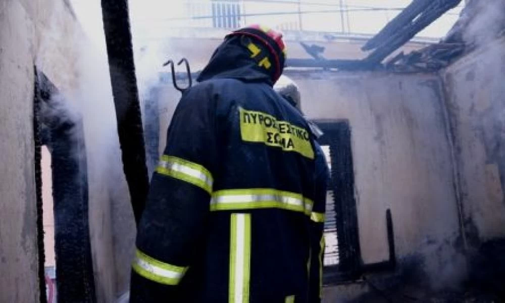 Θεσσαλονίκη: Περαστικός έσωσε παιδί από φωτιά που έβαλε ο πατέρας του στο διαμέρισμά τους